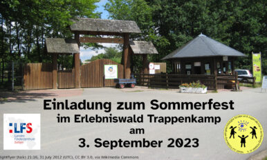 Einladung zum Sommerfest im Erlebniswald Trappenkamp am 3. September 2023. Abgebildet sind der Eingangsbereich Erlebniswald Trappenkamp sowie das Logo des LFS sowie des Vereins.