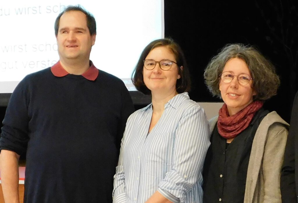 Vollständiges Schulleitungsteam am LFS, von links nach rechts: Björn Albrecht (2. stellv. Leitung), Katharina Bossard De Paz (Förderzentrumsrektorin), Nicole Hinsch-Tönnies (Förderzentrumskonrektorin)