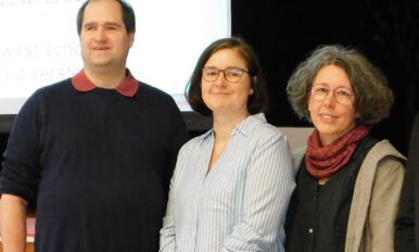 Vollständiges Schulleitungsteam am LFS, von links nach rechts: Björn Albrecht (2. stellv. Leitung), Katharina Bossard De Paz (Förderzentrumsrektorin), Nicole Hinsch-Tönnies (Förderzentrumskonrektorin)